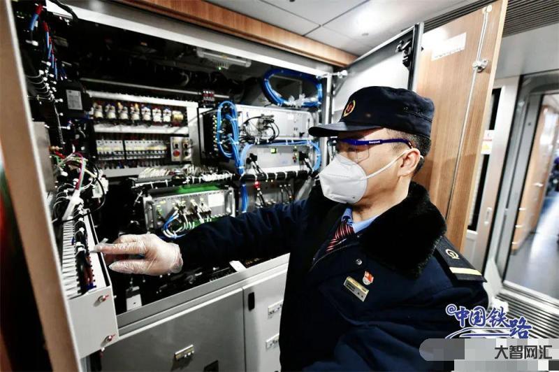 復興號家族新成員首秀-復興號家族長什么樣子的視頻