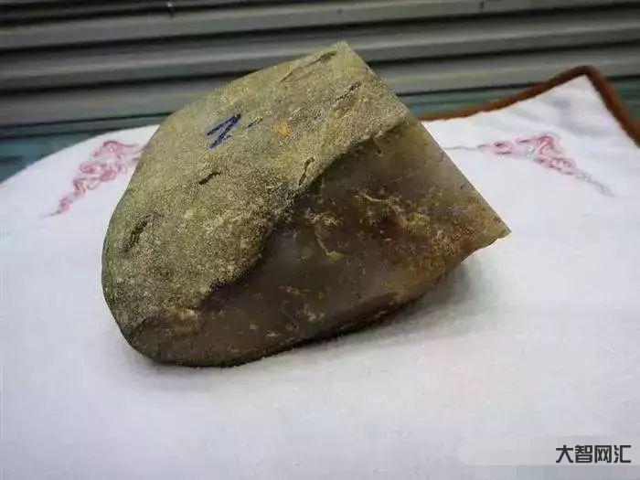 1、如何購買翡翠毛料?