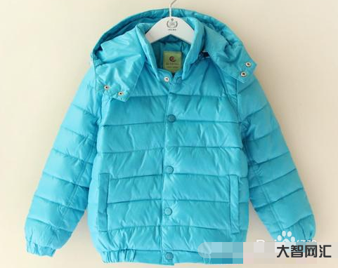 1、羽絨服洗成一坨怎么辦？