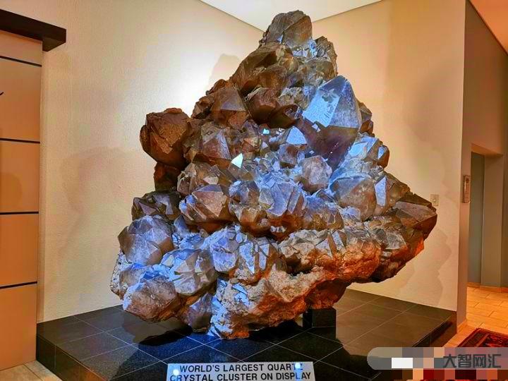 給大家科普下天然水晶石值錢嗎-現(xiàn)在純天然水晶石市場價格值多少錢