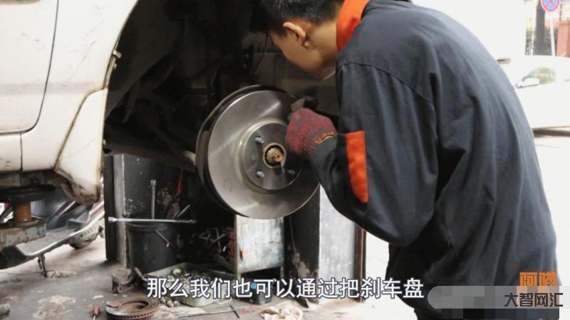剎車盤多久換一次合適-剎車盤磨損到什么程度要換圖解