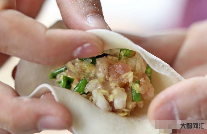 1、餃子餡怎么調好吃？