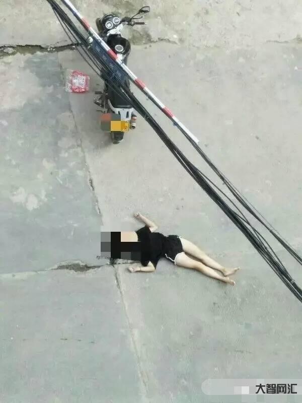 墜樓死亡面部-樓棟大門被焊死，55歲的母親帶著口罩從樓上跳下