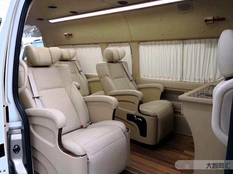 豐田9座商務車參數-進口豐田海獅，純9座的商務車，2+2+2+3布局，