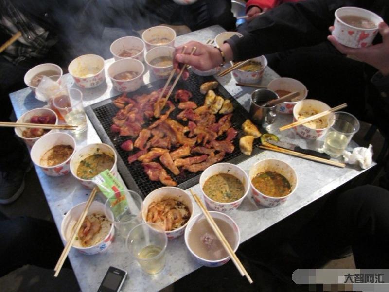 昆明哪里的燒烤熱鬧-昆明最火爆的10家燒烤店，征服了無數人的胃