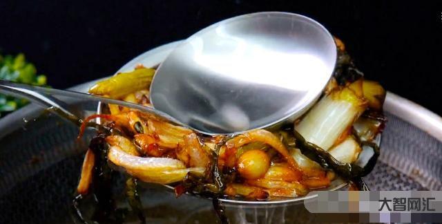 為什么四川的菜那么油-川菜的靈魂“菜籽油”，烹飪時有啥作用?很多人不知