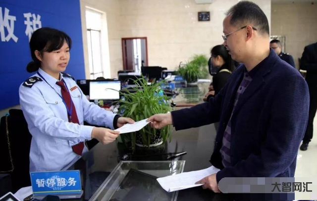 湖北團風(fēng)縣一女局長被曝用公款配置30平方米單間,女局長回應(yīng)稱「家住得遠 湖北團風(fēng)縣一女局長被曝用公款配置30平方米單間,女局長回應(yīng)稱「家住得遠