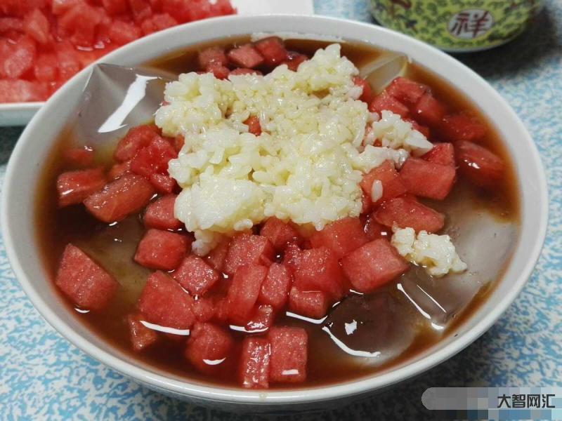 西瓜可以做酒釀嗎-適合夏天吃的冰鎮(zhèn)酒釀，5種不同做法，除濕祛暑降火，再
