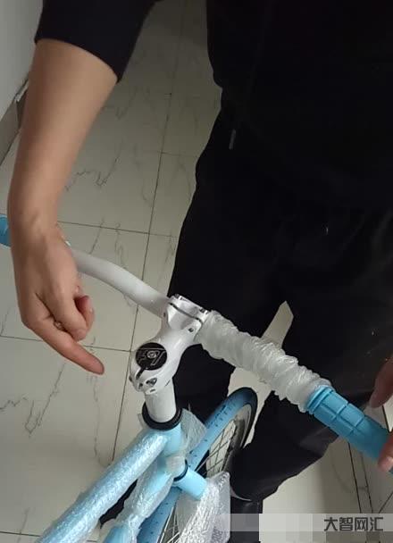 什么樣的輪子只轉不走-面試官:什么樣的輪子只轉不走?小伙怒懟,被錄用 什么樣的輪子只轉不走-面試官:什么樣的輪子只轉不走?小伙怒懟,被錄用
