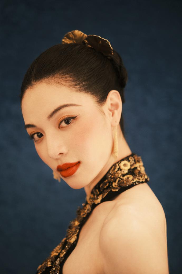 鐘楚曦戛納紅毯東方美人-鐘楚曦旗袍現身戛納,龔俊摟腰同行似豪門姐弟,網 鐘楚曦戛納紅毯東方美人-鐘楚曦旗袍現身戛納,龔俊摟腰同行似豪門姐弟,網