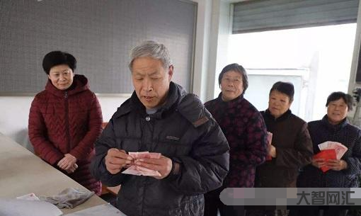 一年交300元60歲領多少-退休金計算公式:我們退休金能領取多少，請看