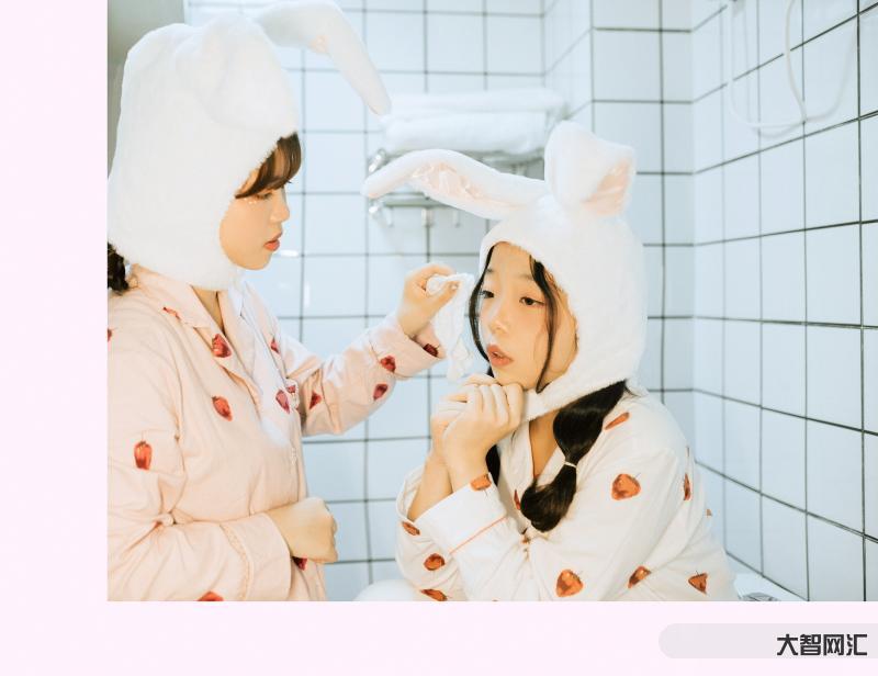 扯開衣服兩只小兔子跳出來是什么-有個小女孩跟蹤我三天，她說我早就死了