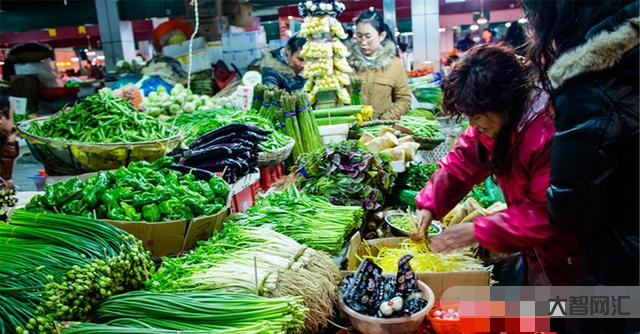 當(dāng)你讓南方人買菜-南方人買菜見(jiàn)識(shí)揭秘:一棵蔥、一條小魚(yú)、一根排骨、兩個(gè)雞蛋……