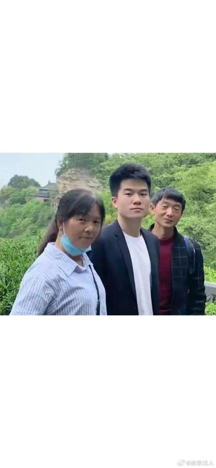 董宇輝：做一個幸福的普通人-董宇輝說:“做一個幸福的普通人。”