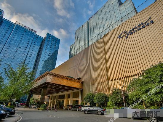 探索成都的隱秘天堂：世外桃源酒店的獨(dú)特魅力-成都世外桃源酒店：一座城市中的自然綠洲